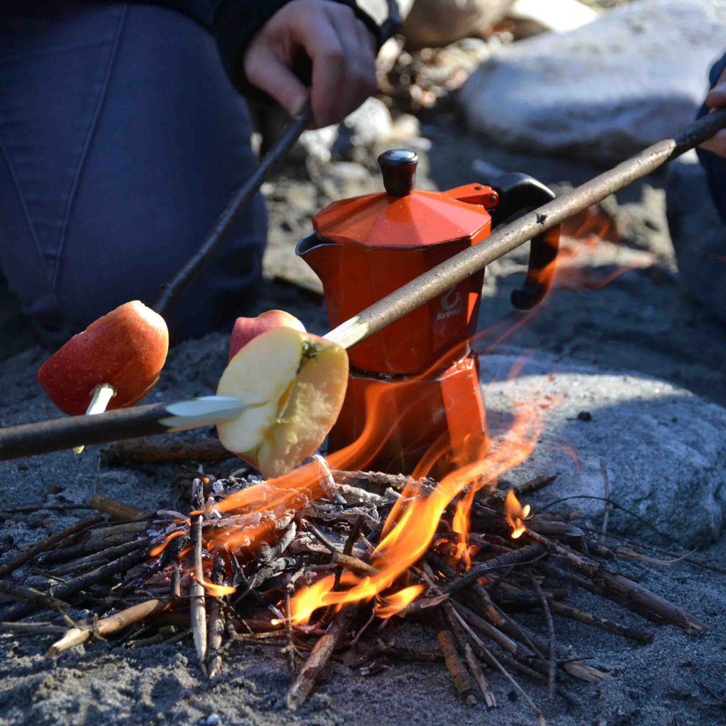 In kleinen Gruppen gemeinsam lernen: Die Ausbildung in Wildnispädagogik schafft Raum für Verbindung, Austausch und gemeinsames Wachstum.