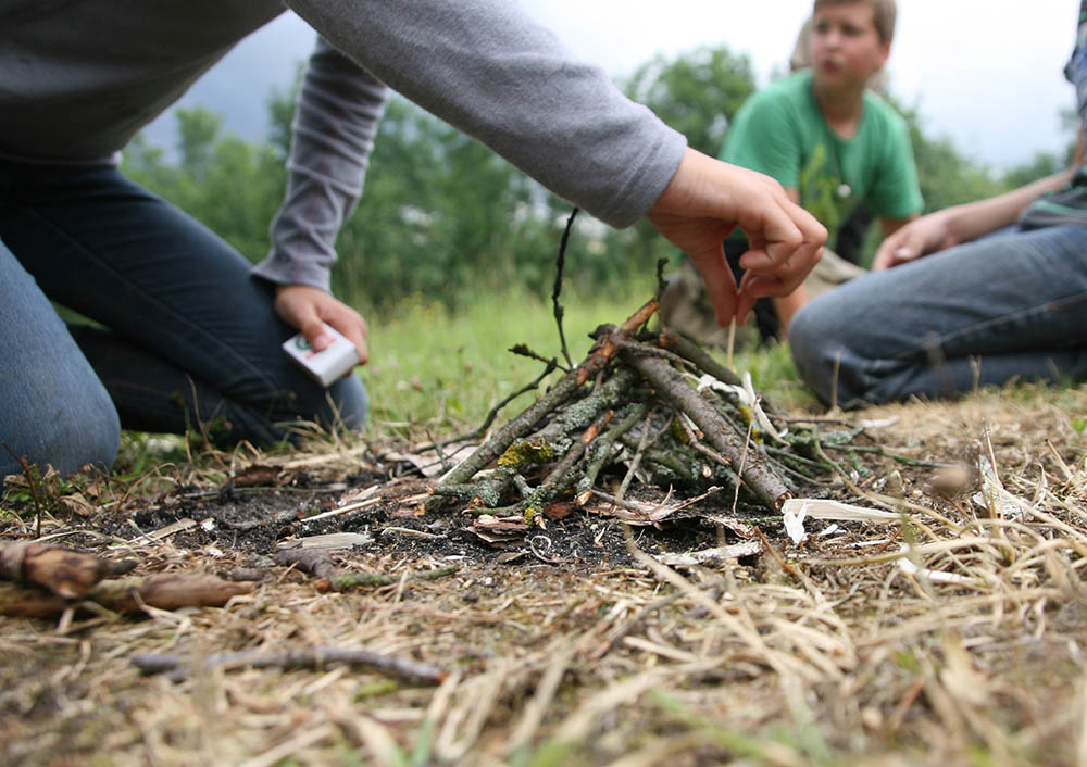 Feuermachen Feuer Kinderferien Kinderprogramm